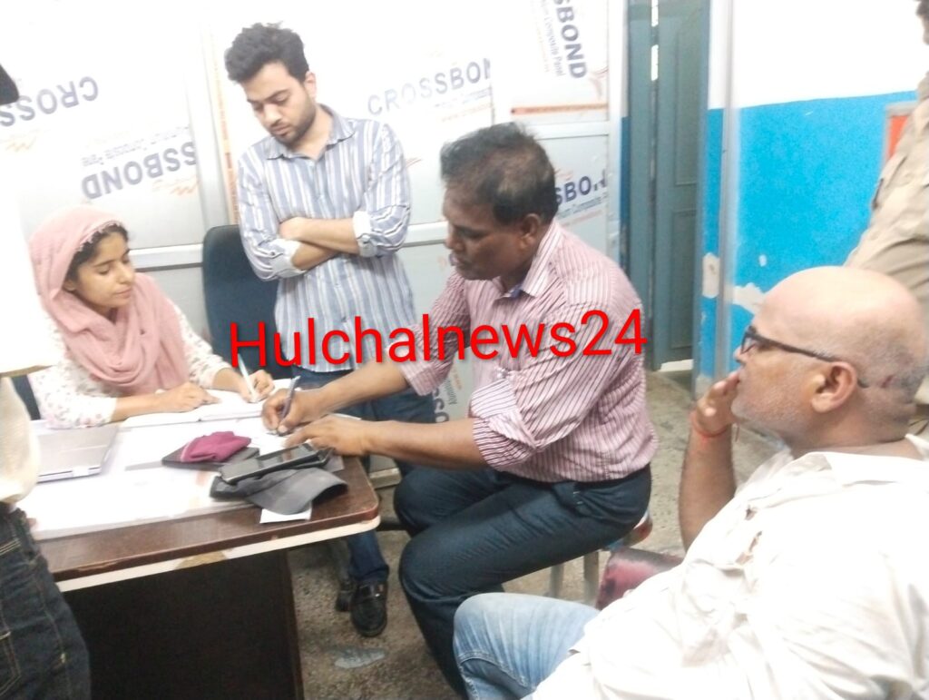 अतिक्रमण हटाने गये सीओ पर ईंट-पत्थर से हमला ; चार थानों की पहुंची पुलिस ने कुछ महिलाओं को लिया हिरासत में