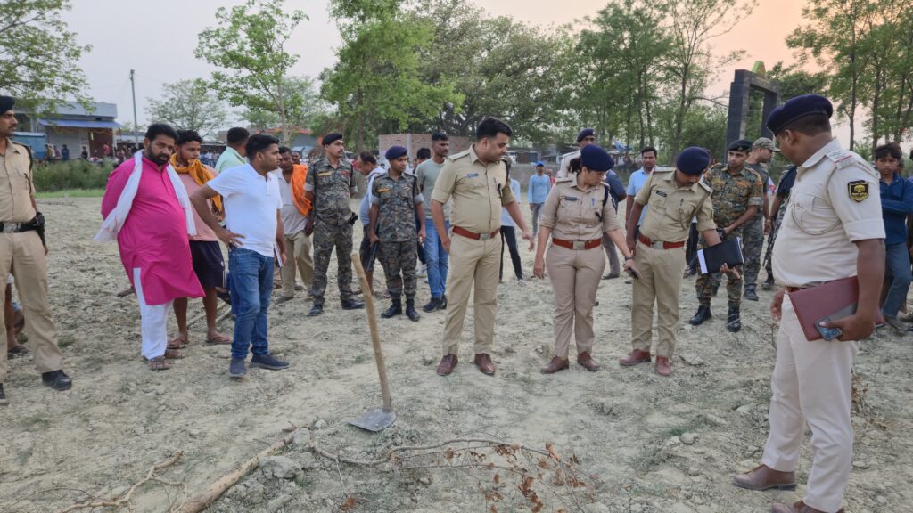 भूमि विवाद को ले दोहरे हत्याकांड के बाद सनसनी ; जांच के लिए पहुंचे एसपी