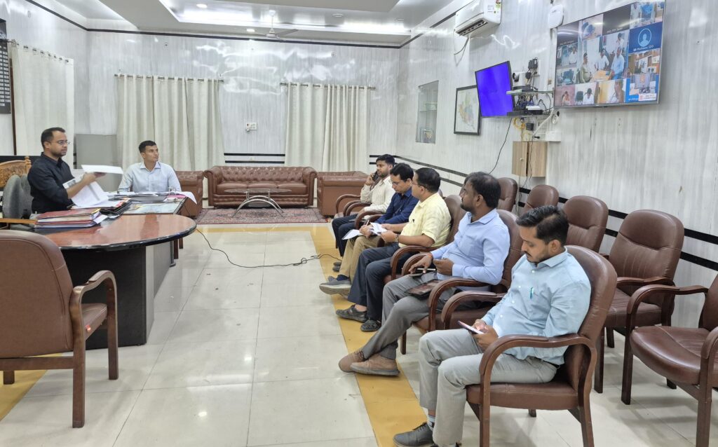 सारण जिले के 13 प्रखंडों में नए प्रखंड सह अंचल कार्यालय भवन निर्माण कार्य की जिलाधिकारी ने की समीक्षा
