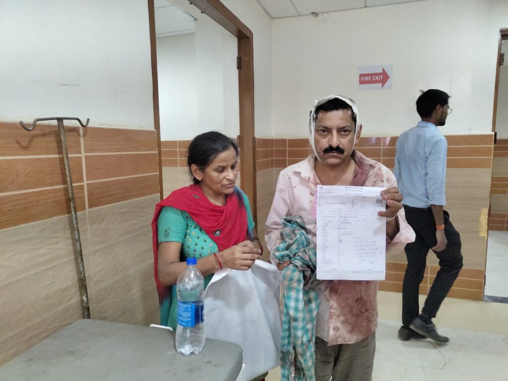 दबंगई: पुलिस में शिकायत करोगे तो फिर पीटेंगे ; घर में घुस किया जानलेवा हमला