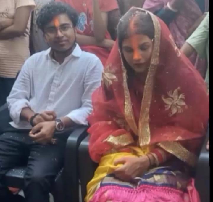 बचपन की दोस्ती प्यार में बदली ; शिक्षिका ने जेंडर बदलकर रिश्ते में लगने वाली बहन से रचाई शादी