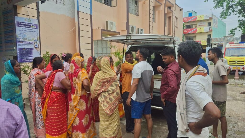 ओवरटेक करने के दौरान बोलेरो ने महिला को रौंदा ; मौत के बाद मचा कोहराम