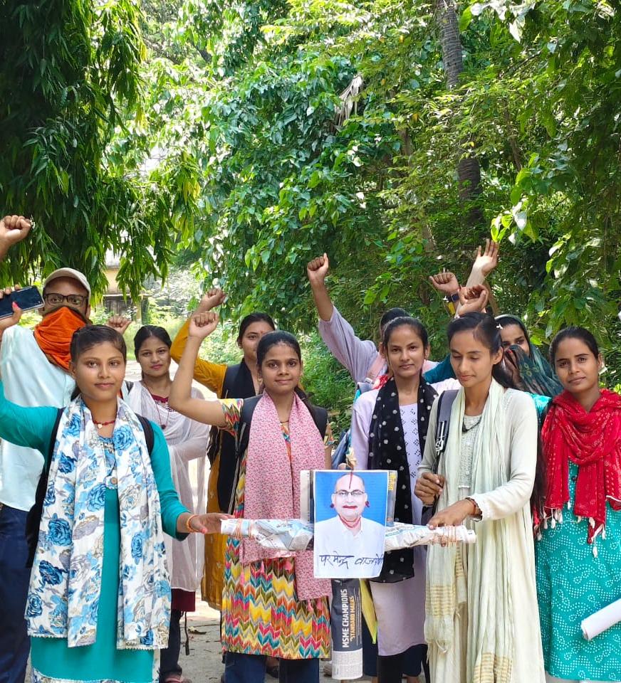 भ्रष्टाचार के खिलाफ बोलने की सजा जेल? आरएसए छात्रा इकाई ने कुलपति को दिया ‘सिंगार सम्मान’