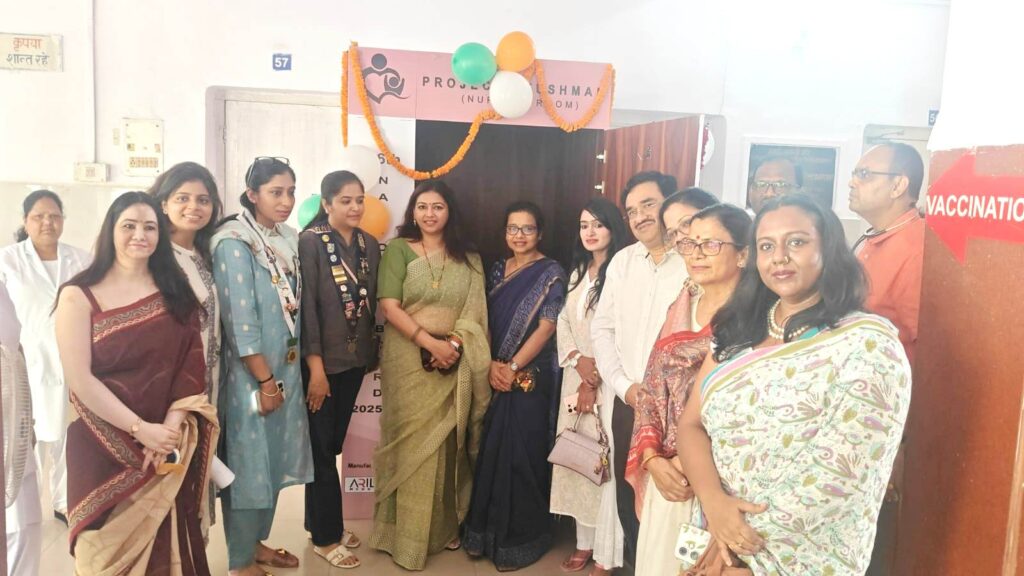 वाराणसी मंडल चिकित्सालय में बेबी फीडिंग बूथ का किया गया उदघाटन