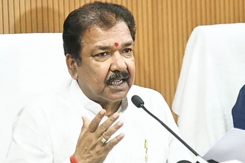 दाखिल-खारिज में गड़बड़ी, रिश्वतखोरी व लापरवाही को ले राजस्व मंत्री ने 10 अधिकारियों पर की कार्रवाई