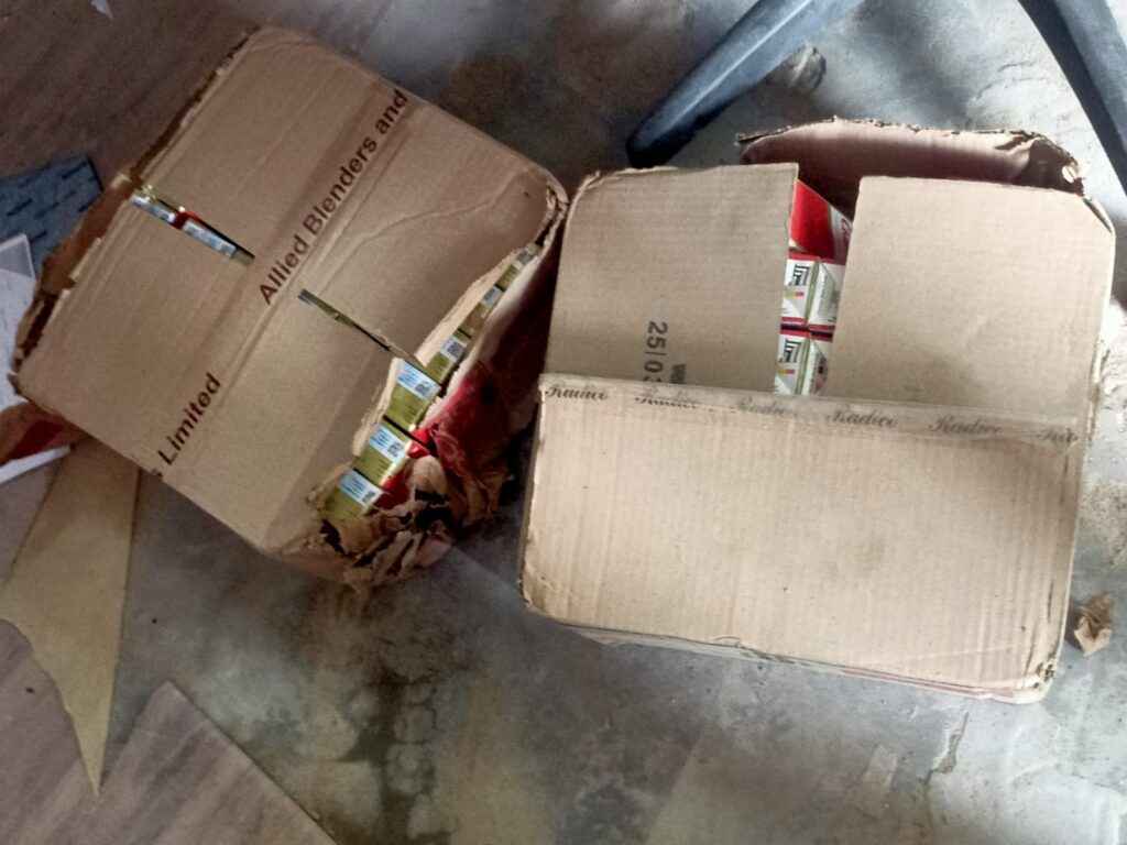 छह कार्टन अंग्रेजी शराब जब्त ; एक कारोबारी गिरफ्तार