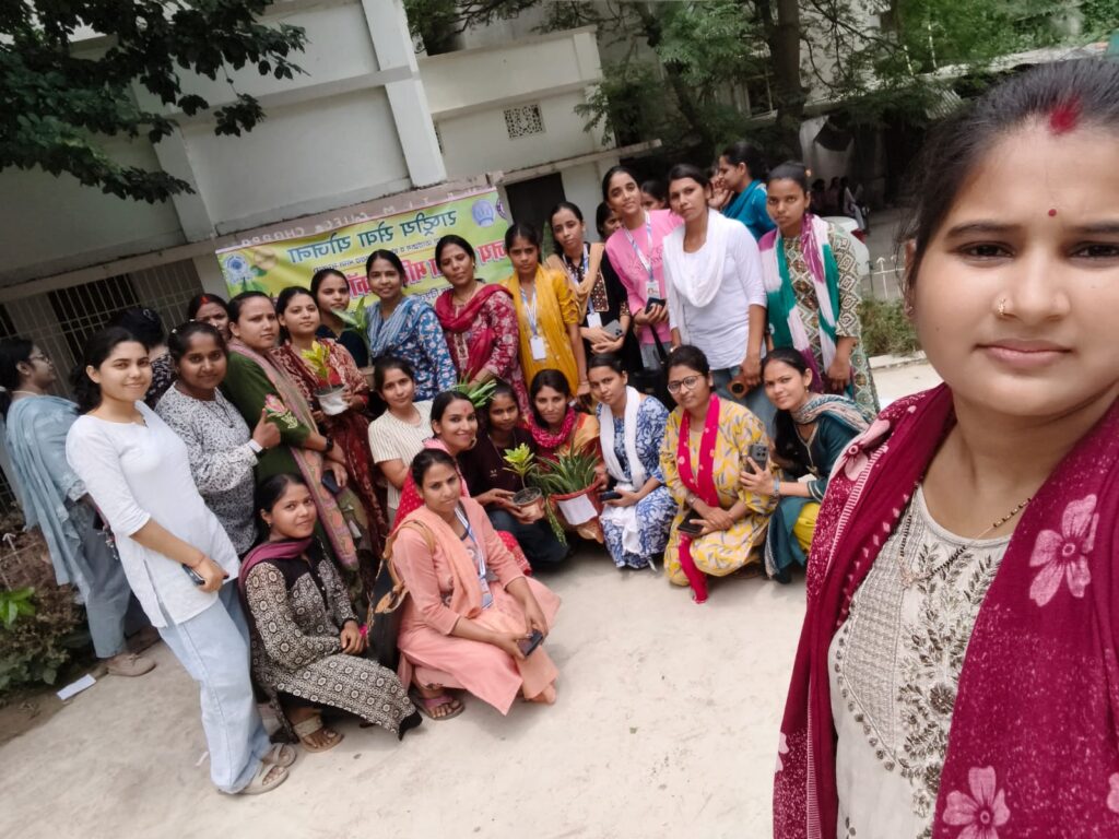 जेपीएम कॉलेज में वन महोत्सव सप्ताह का आयोजन कर किया गया पौधारोपण ; पौधों के महत्व पर डाला गया प्रकाश